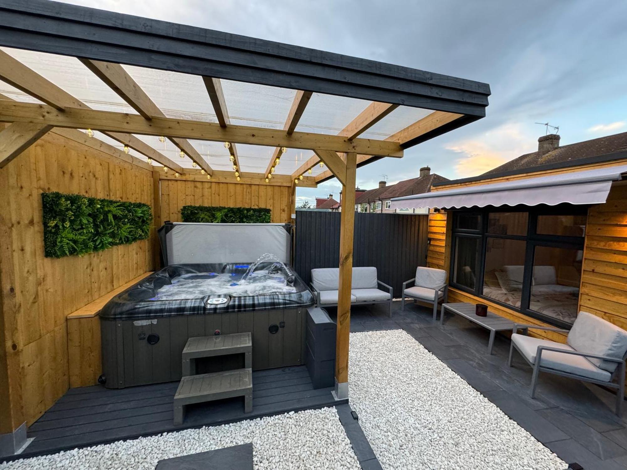 Апартаменты Wild & Free Hot Tub Retreat Дартфорд Экстерьер фото