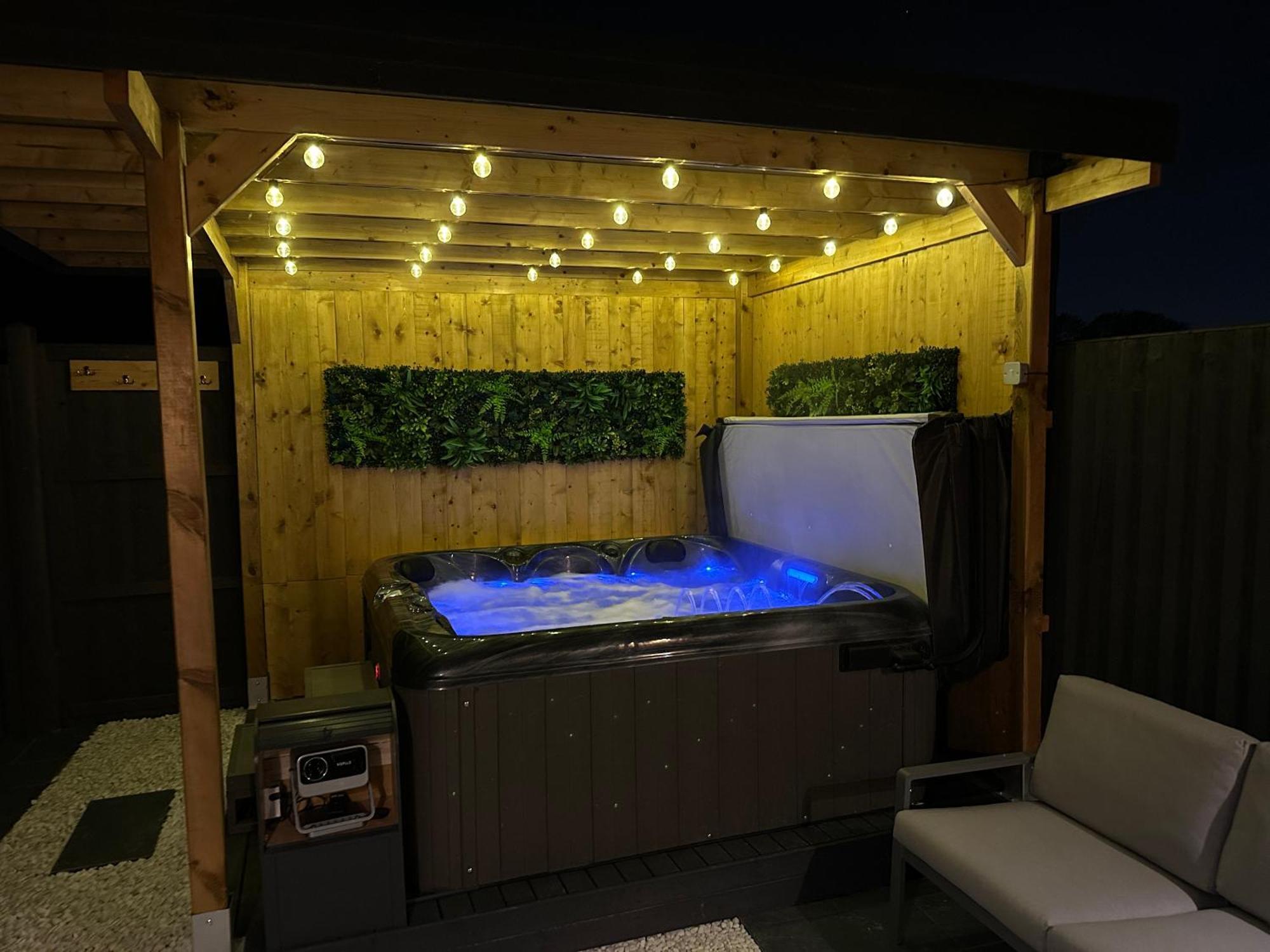 Апартаменты Wild & Free Hot Tub Retreat Дартфорд Экстерьер фото